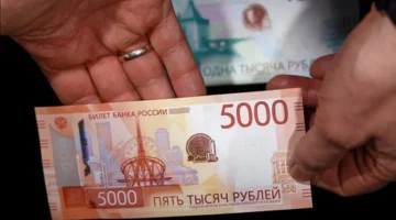 تراجع جديد.. البنك المركزي الروسي يخفض سعر صرف الروبل أمام العملات الرئيسية اليوم